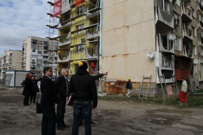 Кметът на Дупница изрази задоволство от санирането на 23 блока в града