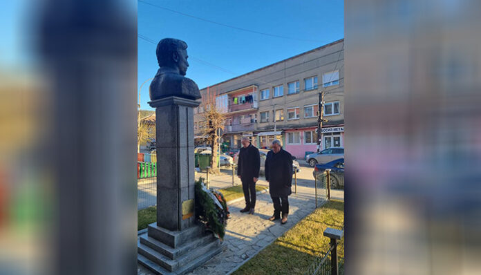 Кметът на Кюстендил се поклони пред Апостола в Босилеград