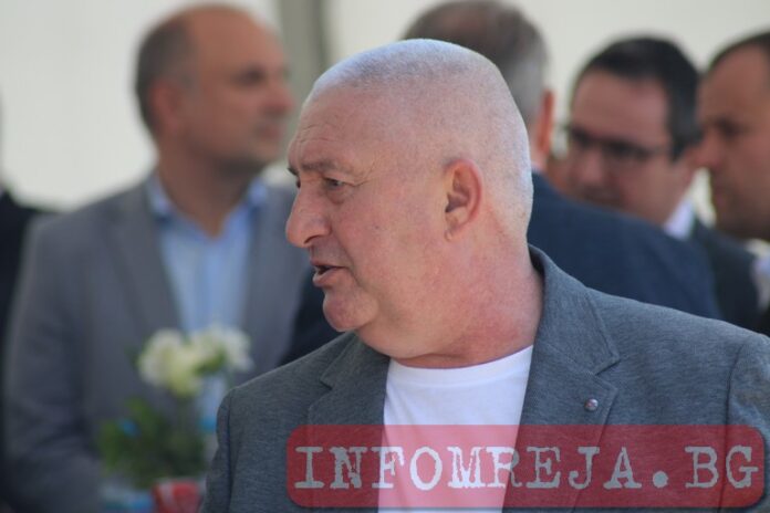 Кметът на Кресна се обяви против подписката за премахване на светофара: Помислете за трагедията!
