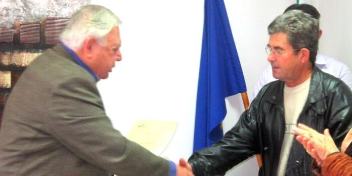 Кметът на Сандански награди за проявена храброст свой служител
