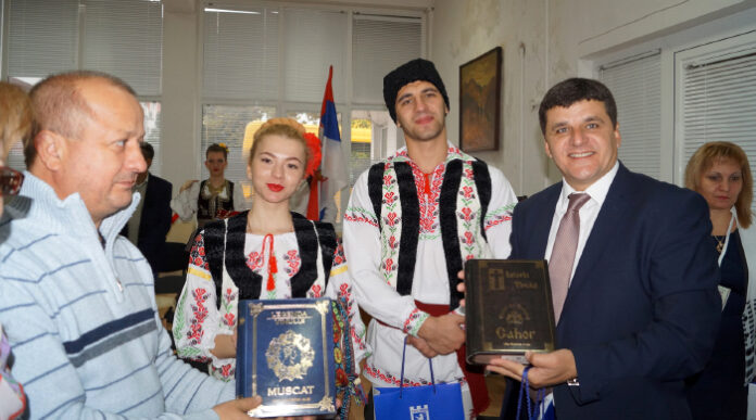 Кметът на Струмяни посрещна ръководителите на чуждестранните групи
