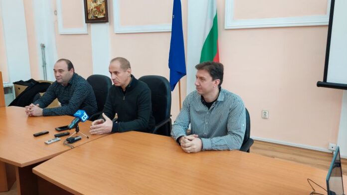 Кметът Петър Паунов – за ремонта на Театъра и басейна в Първо ОУ