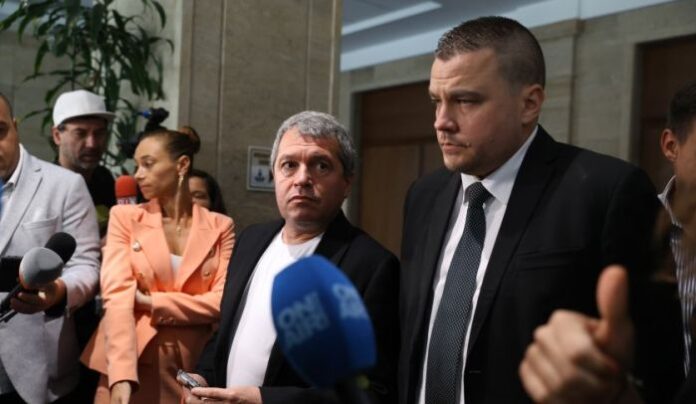 Кога да почиват депутатите - скандал в Народното събрание