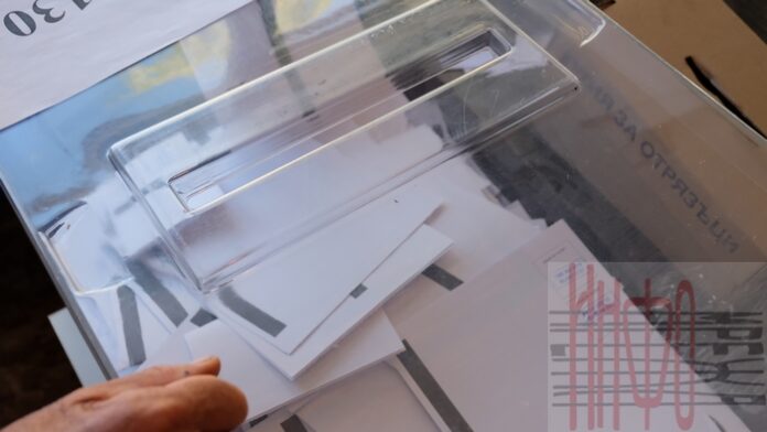 Кой управлява държавата между две правителства