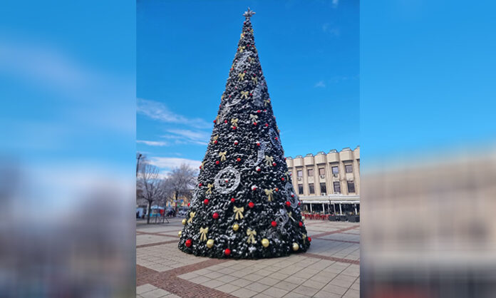 Коледната елха в Дупница грейва на 6-и декември