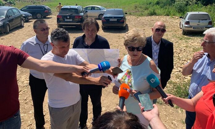 Комитова пита къде са отишли парите за АМ 