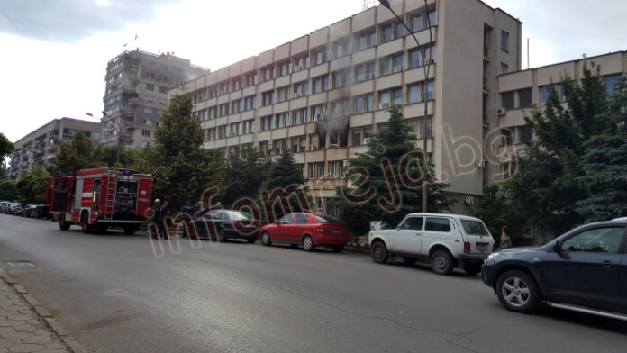 Компютърна техника и обзавеждане са унищожени при пожара в сградата на полицията в Кюстендил