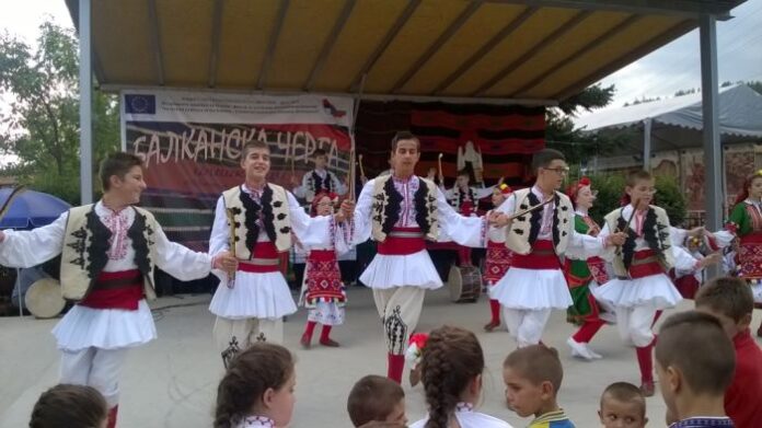 Конкурс за рязане на дърва и търсене на злато на Балканска черга в Шишковци