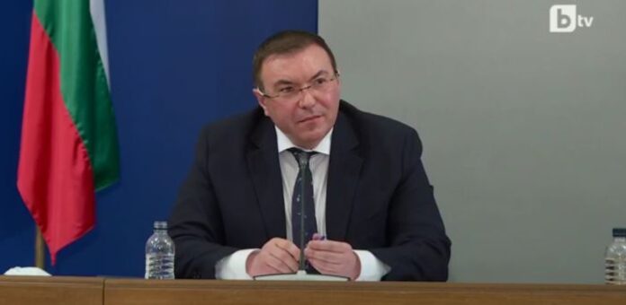 Костадин Ангелов: България излиза и от третата вълна на COVID-19