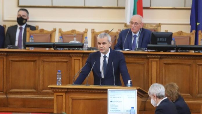 Костадинов чете стихотворения на Вазов от трибуната на НС