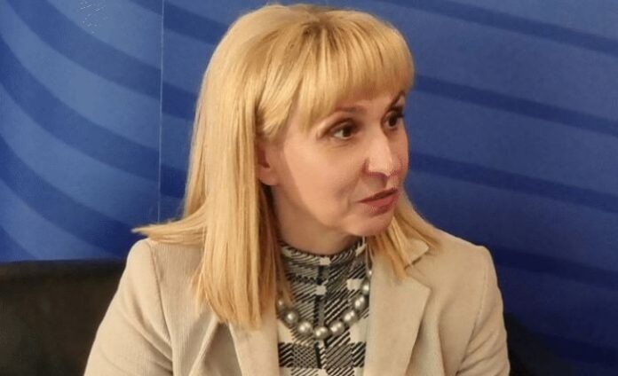 Ковачева посочи на КЗП неравноправни клаузи и нелоялни практики на мобилните оператори