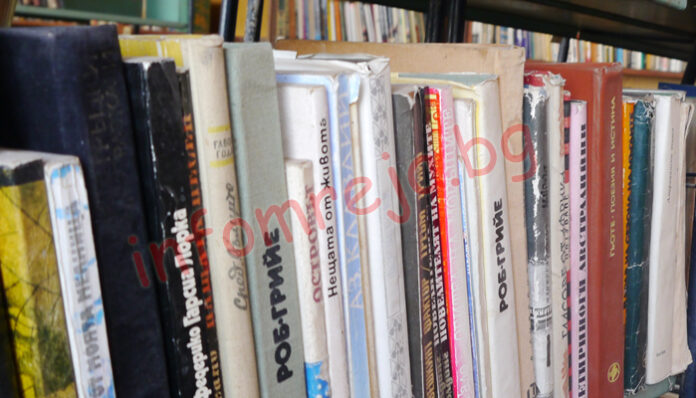 Крадци отмъкнаха близо 140 книги в Дупнишко