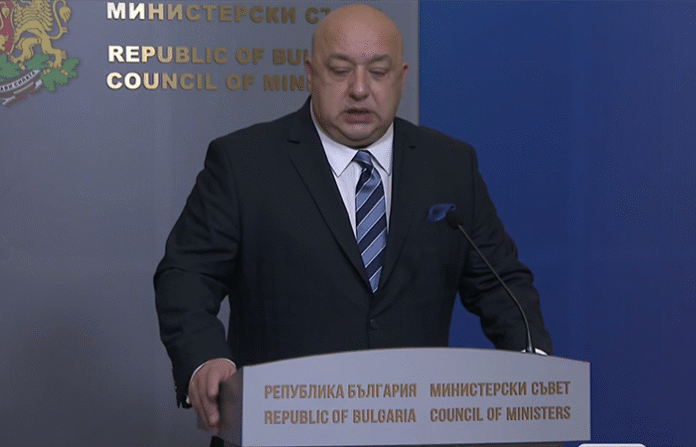 Кралев: Държавата иска оставката на Михайлов