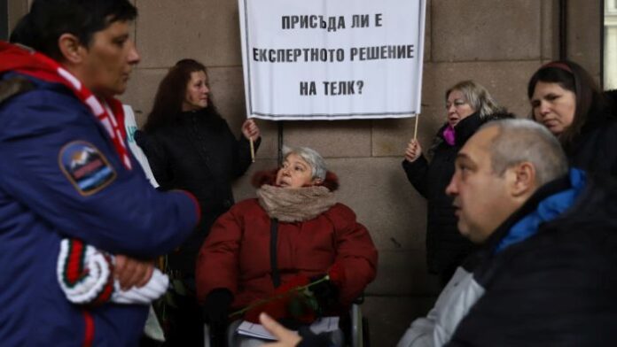 Кратки срокове за ТЕЛК - обеща служебният министър