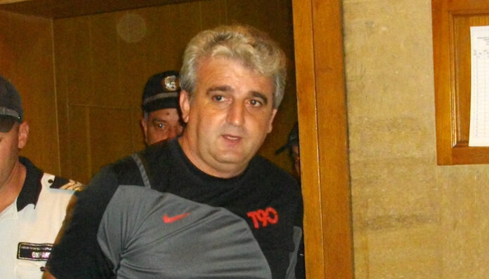 Кравата и Крушата остават в ареста
