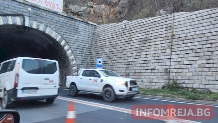 Кривият тунел в Кресненското дефиле е затворен за движение