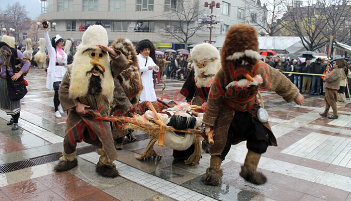 Кукерите от „Струмско“ със сребро на „Сурва 2013“ в Перник