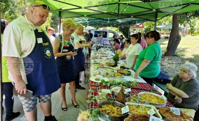 Кулинари от цялата страна премериха сили в състезание за най-вкусна баница в Балван