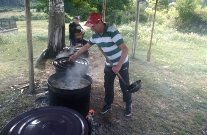 Курбан за здраве събира десетки хора край параклиса „Св. Марина“ в село Бистрица
