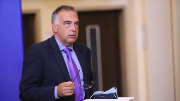 Кутев призова БСП да поиска оставката на Нинова