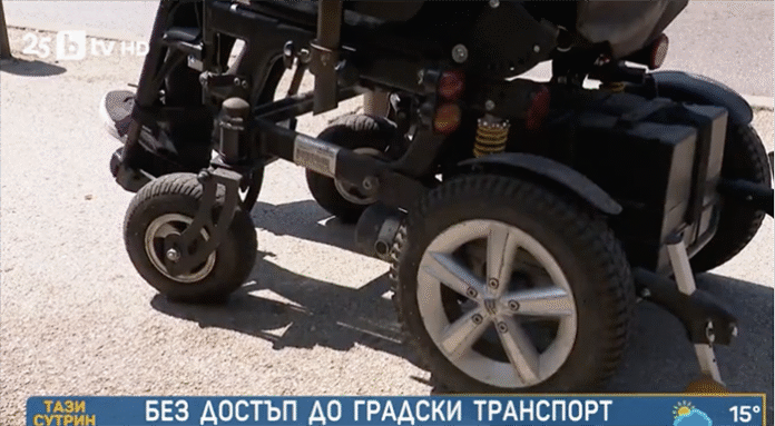КЗД се самосезира заради отказ на шофьори от градския транспорт да качат мъж в инвалидна количка