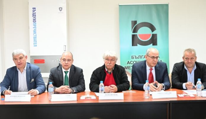 Лазар Лазаров: Минималната заплата в металургията ще достигне 950 лв.