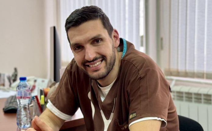 Лекари от болницата в Кюстендил спасиха 27-годишен мъж