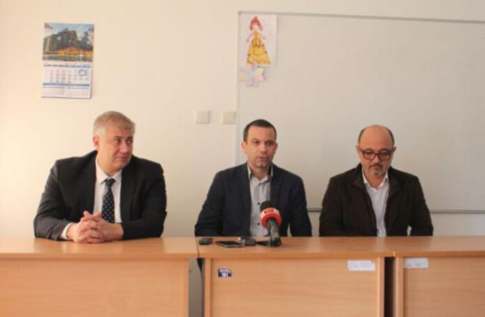 Лекарите от Сандански се свързват онлайн с колегите си от 