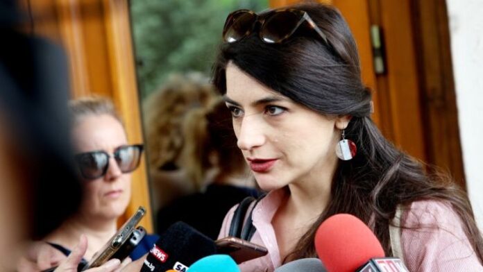 Лена Бориславова: Пеевски изнудва Борисов от едната страна