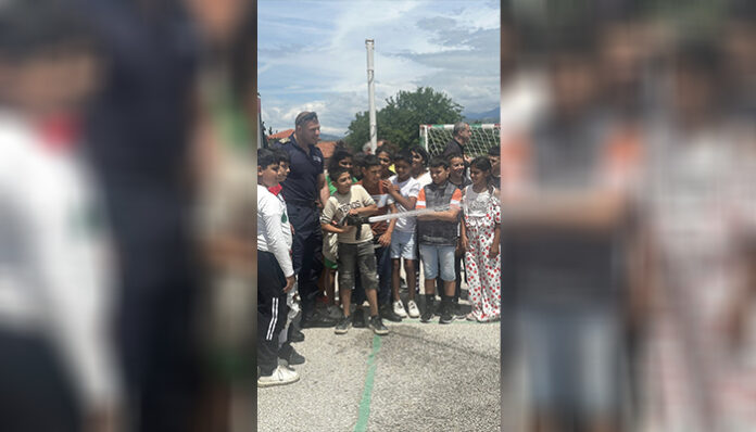 Лесовъди и пожарникари проведоха образователен урок с ученици в село Микрево