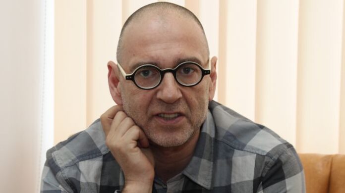 Любен Дилов-син подава оставка като председател на 