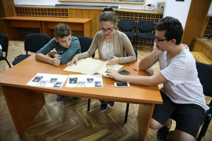 „Лятна детска школа“ представи по увлекателен начин биографията на Натанаил Охридски