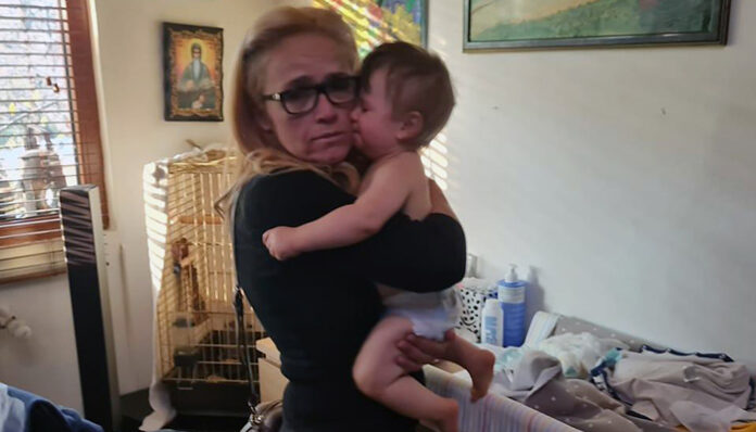 Майката на Иванчева ще гледа внучето с 860 лв. пенсия