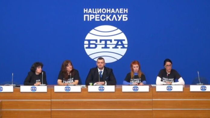 Майките от 