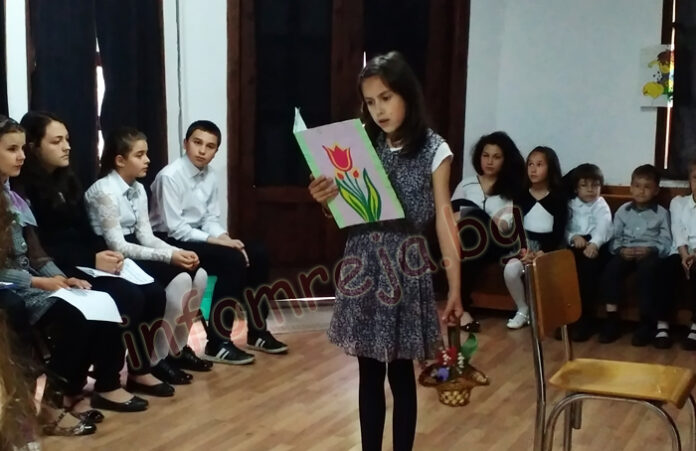 Малки литератори четат свои произведения в кв. 