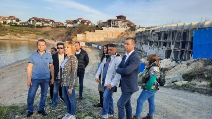 Манолова на Алепу: Това безобразие трябва да се премахне