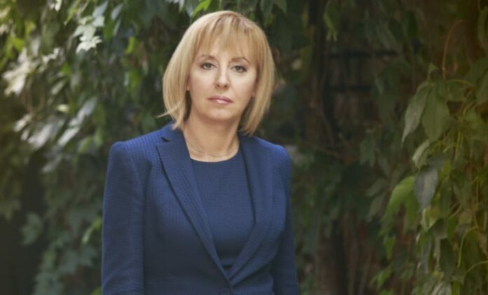 Манолова пита служебните министри за кредитите от ВиК-холдинга и за ремонтите на язовирите