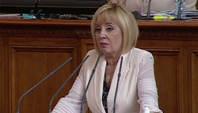 Манолова: Потресаващо е полицай да снима с личния си телефон момиче с разкъсани дрехи и с белезници