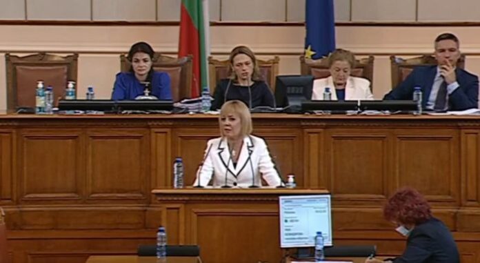 Манолова: Правителството да отдели достатъчно средства за компенсация на потърпевшите от пожарите