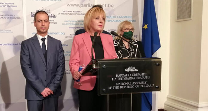 Манолова предлага да се намалят заплатите на депутати и министри