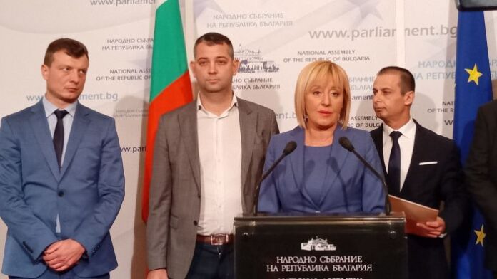 Манолова: Президентът да прояви смелост и да даде възможност да се приемат законите