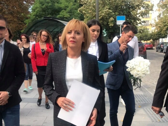 Манолова се регистрира в ОИК