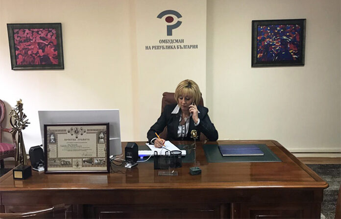Манолова сезира главния прокурор