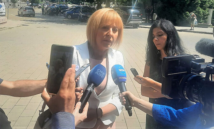 Манолова: Ще се носи отговорност защо към бежанската и COVID кризата се добавя и институционална криза