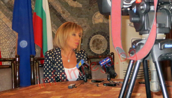 Манолова: Търговските вериги трябва да предлагат предимно бг продукция