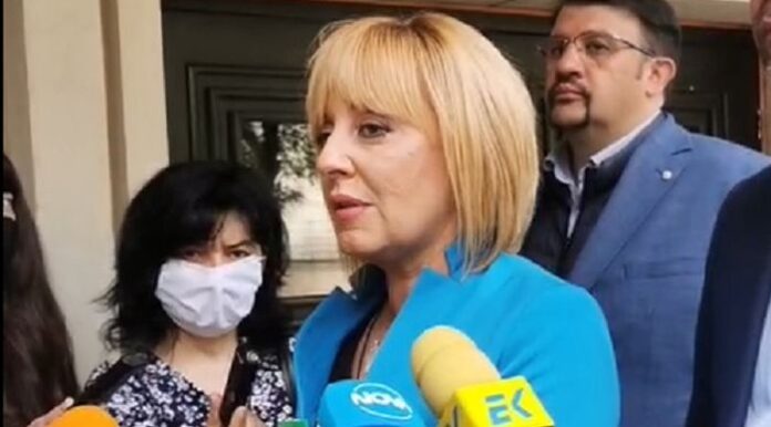 Манолова внася в МВР сигнали за незаконно подслушване