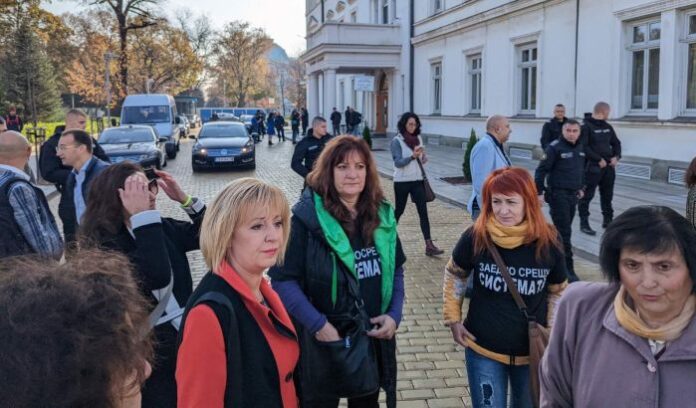Манолова: Връщането на хартиените бюлетини означава манипулация на изборите и кражба на гласове