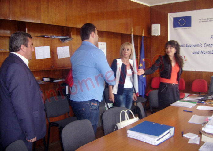 Мая Манолова регистрира листата на 