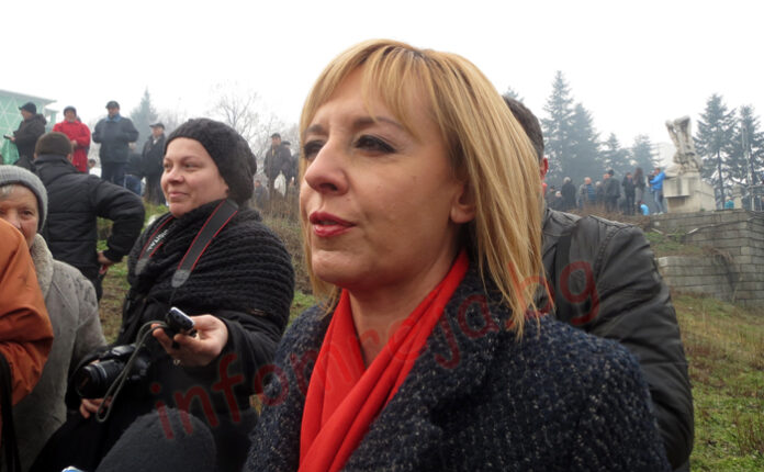 Мая Манолова видя добър знак в бързото вадене на кръста в Кюстендил