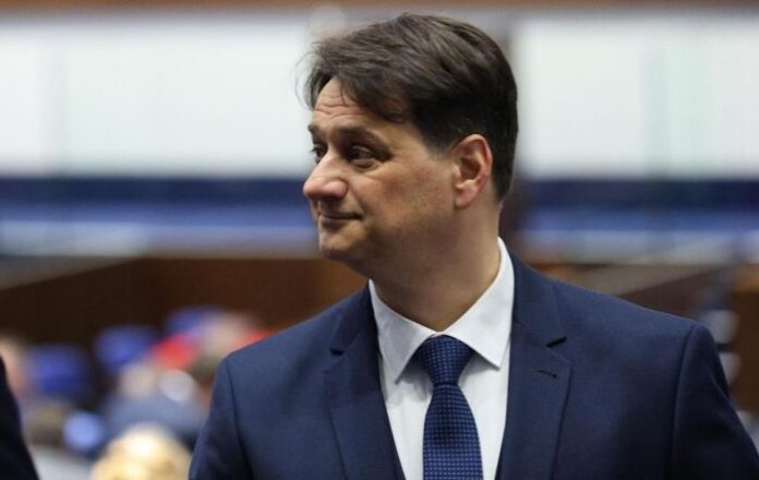 Мариан Бачев ще играе на сцената без възнаграждение